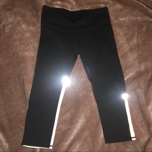 🔥Fabletics Capri - Picture 1 of 5